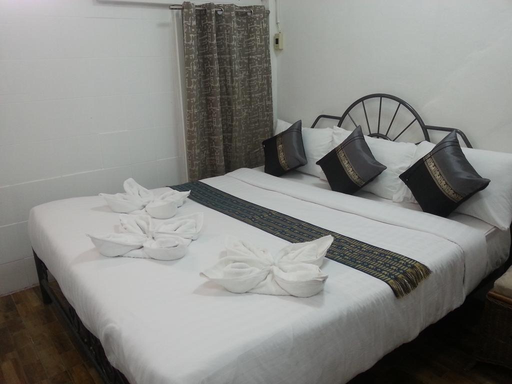 Chaam Guesthouse Petchaburi Esterno foto
