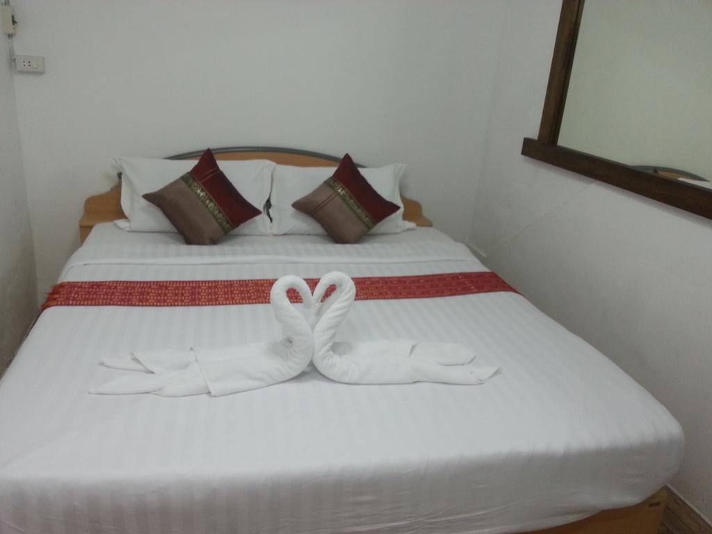 Chaam Guesthouse Petchaburi Esterno foto