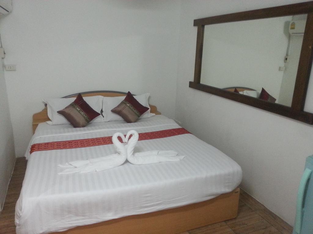 Chaam Guesthouse Petchaburi Esterno foto