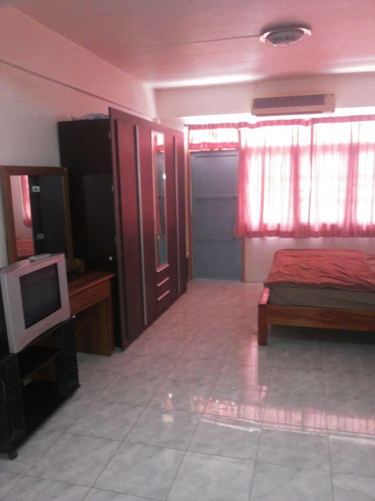 Chaam Guesthouse Petchaburi Esterno foto