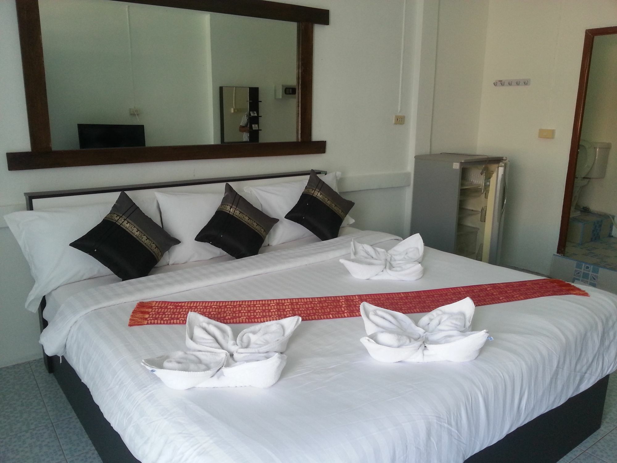 Chaam Guesthouse Petchaburi Esterno foto