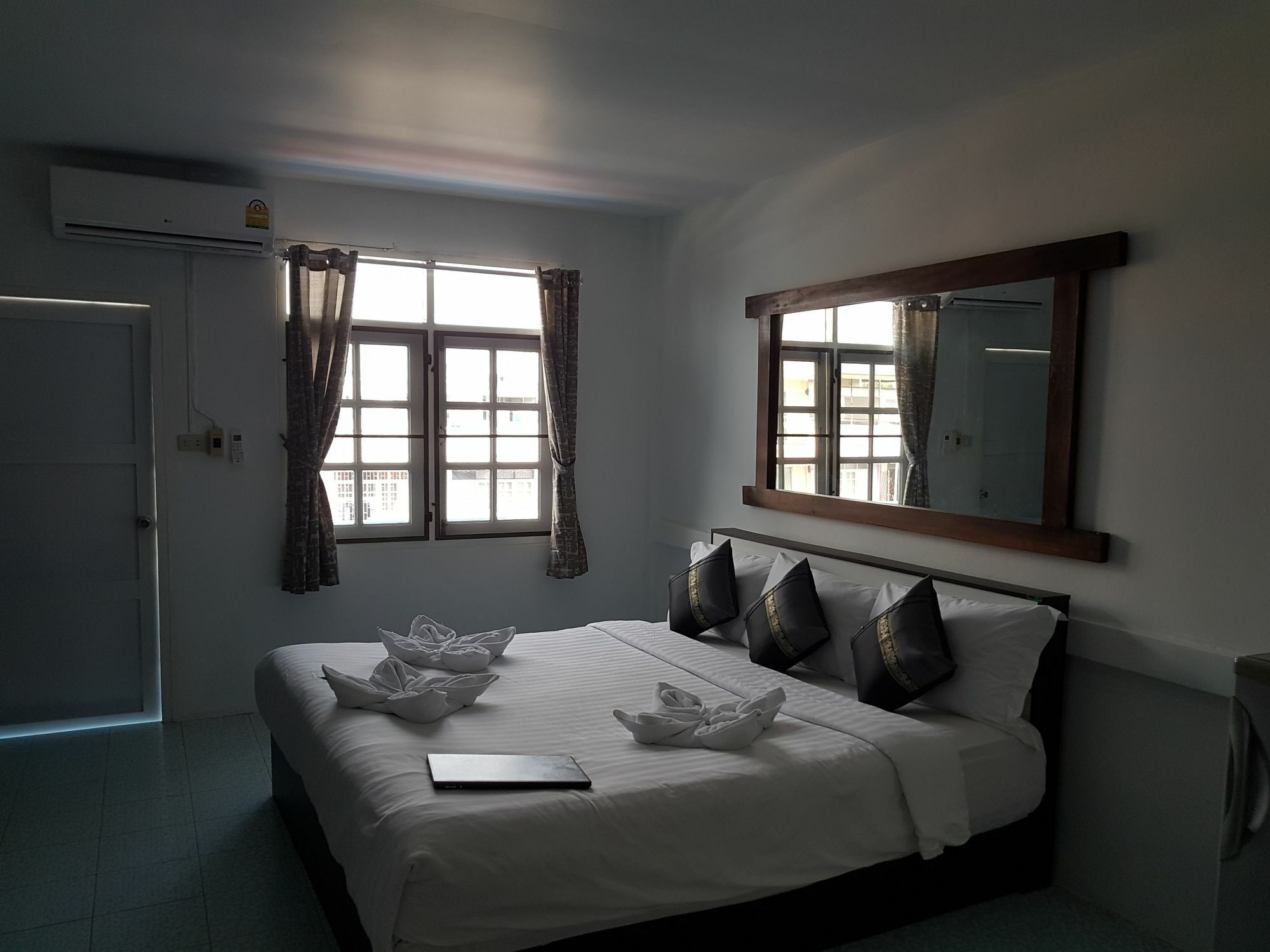 Chaam Guesthouse Petchaburi Esterno foto